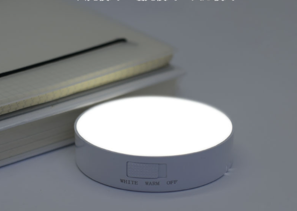Energy-efficient LED motion detector luminaire